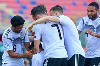 Stehen im Finale der EM: Die deutschen U21-Spieler jubeln.