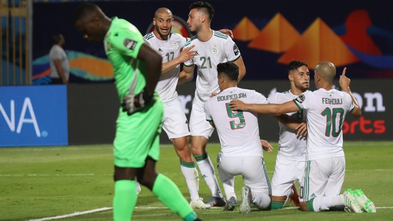 Algerien hat beim Afrika-Cup das Achtelfinale erreicht.