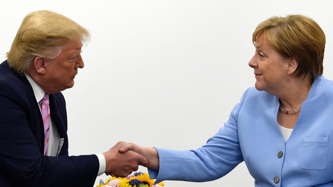 Donald Trump und Angela Merkel: Der US-Präsident bezeichnete die Kanzlerin bei einem Treffen in Osaka als eine "großartige Freundin".