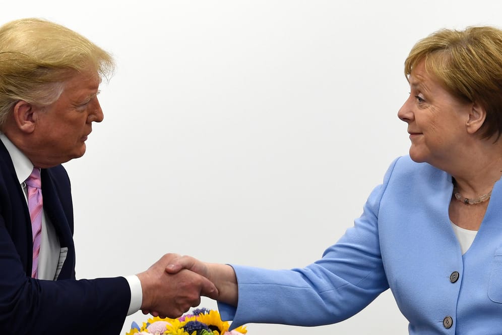 Donald Trump und Angela Merkel: Der US-Präsident bezeichnete die Kanzlerin bei einem Treffen in Osaka als eine "großartige Freundin".