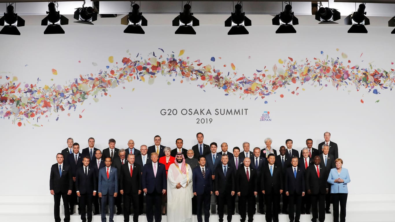 "Familienfoto" beim G20-Gipfel: Der Gipfel der großen Wirtschaftsmächte hat am Freitag mit den gemeinsamen Beratungen der Staats- und Regierungschefs begonnen.