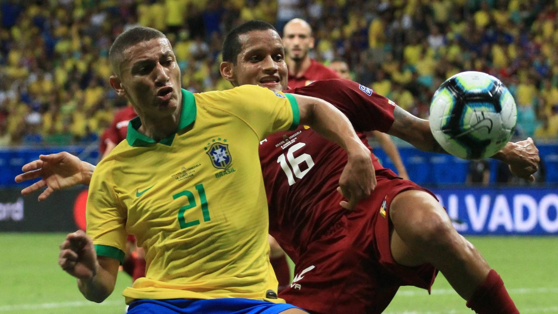 Richarlison: Der brasilianische Stürmer hat sich mit Mumps angesteckt. Richarlison: Der brasilianische Stürmer hat sich mit Mumps angesteckt.