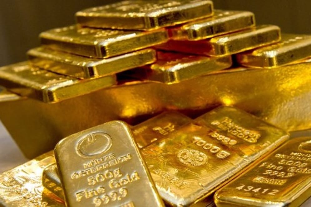 Goldbarren in unterschiedlicher Größe: So mancher Anleger plant eine Investition in den Rohstoff Gold. Dabei gilt es einiges zu beachten.