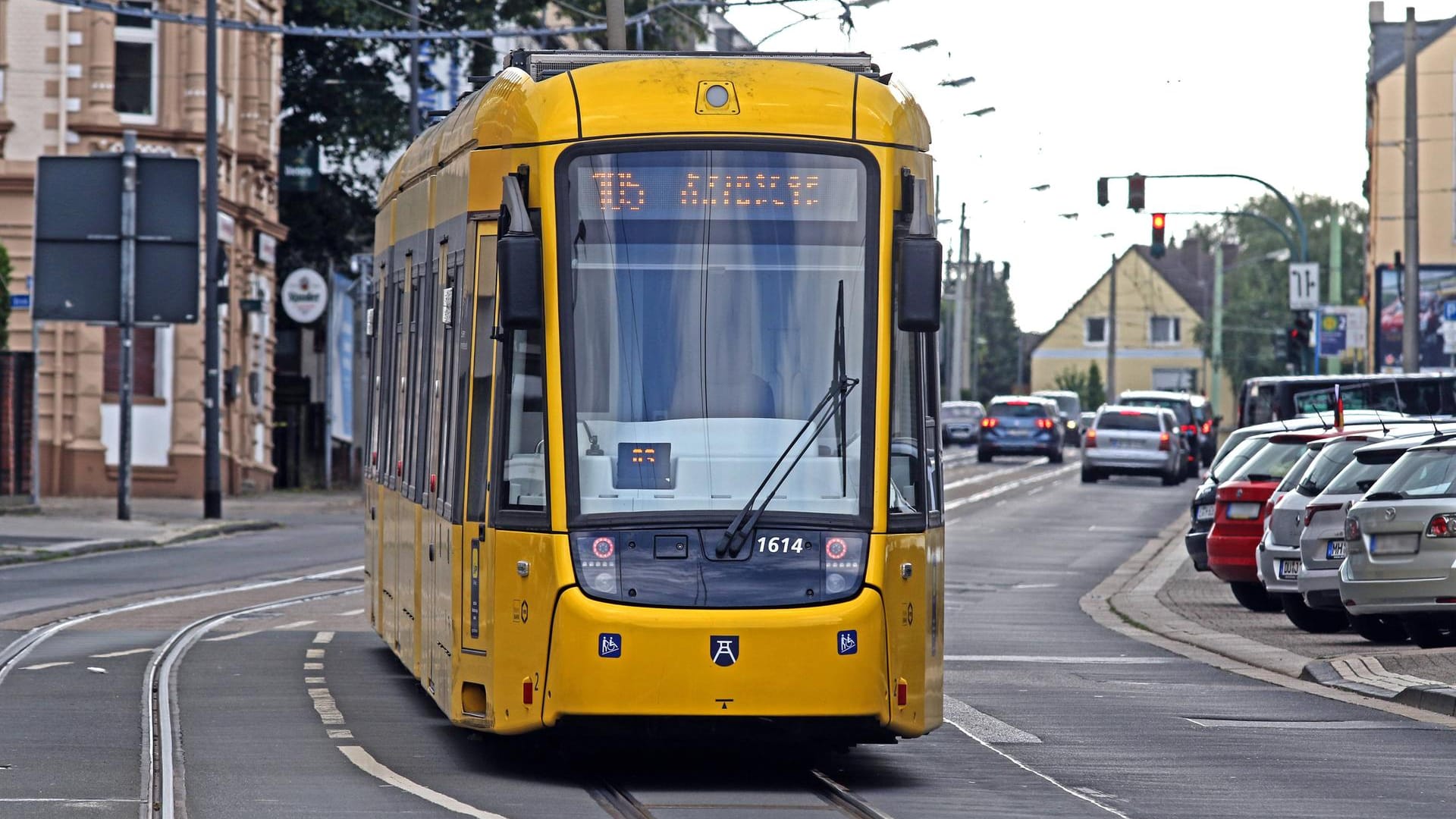 Straßenbahn in Essen: Barbesitzer vergisst Tageseinnahmen in der Bahn. Straßenbahn in Essen: Barbesitzer vergisst Tageseinnahmen in der Bahn.