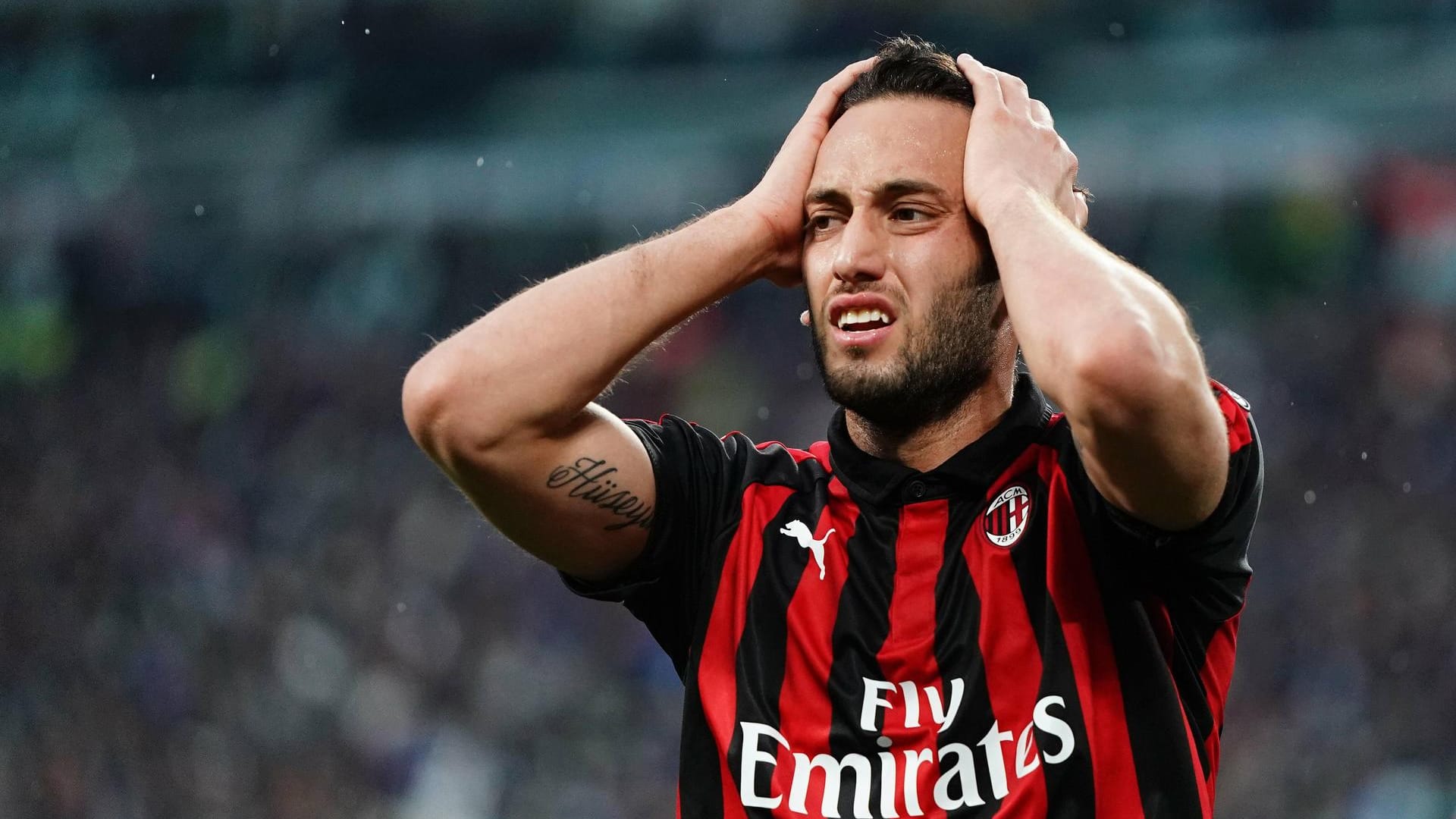 Hakan Calhanoglu: Der frühere HSV- und Leverkusen-Profi darf mit seinem Klub Milan nicht an der Europa League teilnehmen.