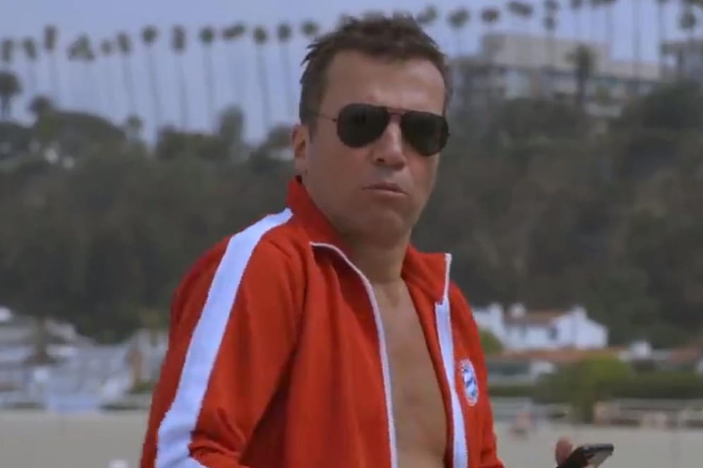 Lothar Matthäus am Strand von Santa Monica: Für den FC Bayern München schlüpfte der Fußballstar in die Rolle des Rettungsschwimmers.