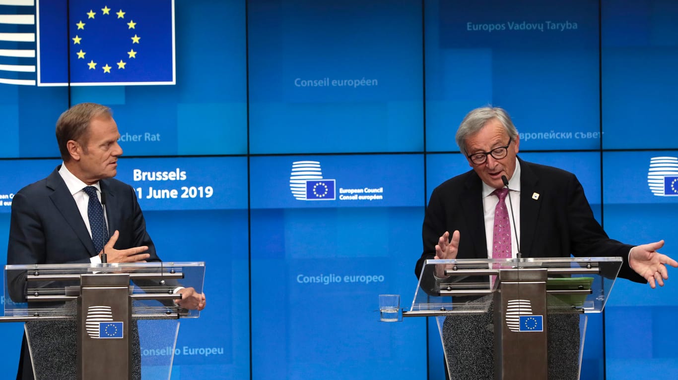 Donald Tusk und Jean-Claude Juncker: Wer besetzt zukünftig die Spitzenposten in der Europäischen Union? Ein Sondergipfel am Sonntag soll zur Entscheidung führen.