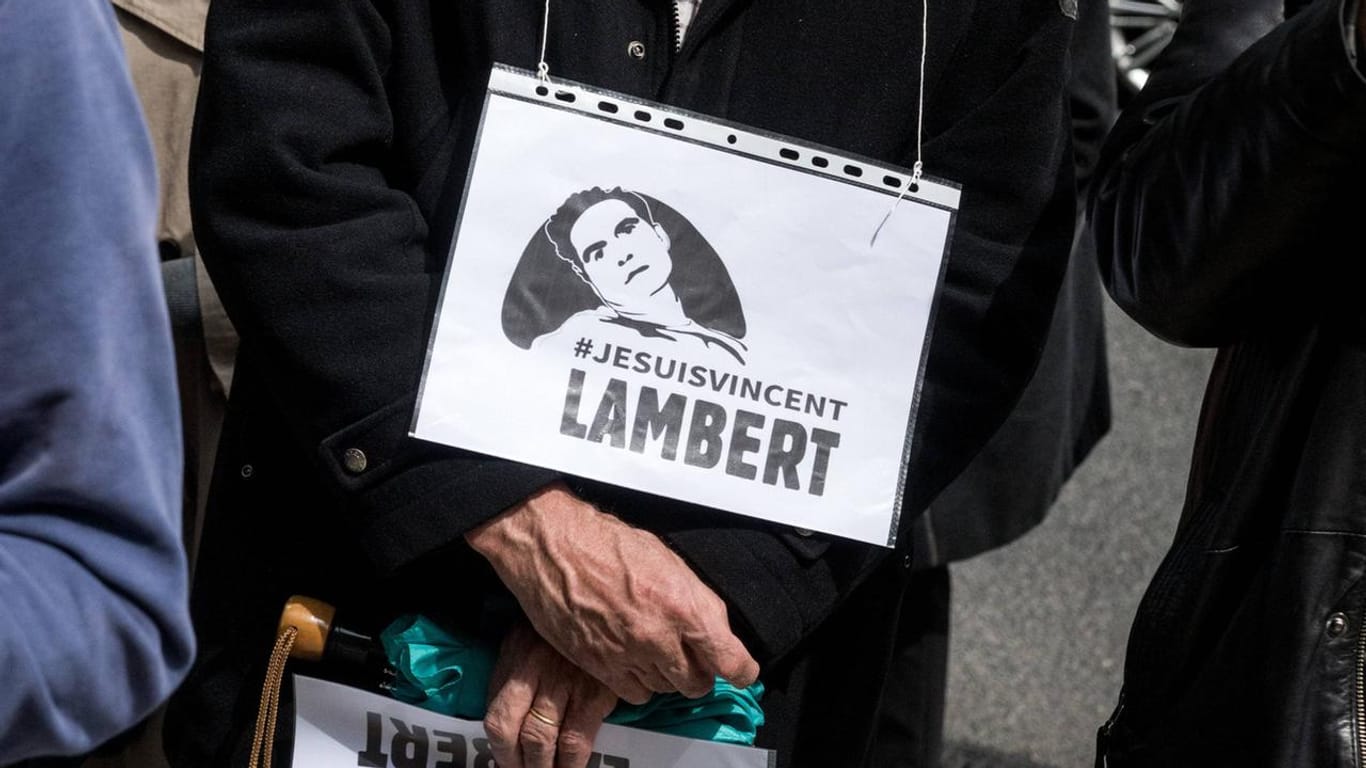 Demonstration zur Unterstützung von Vincent Lamberts Familie im Mai 2019 (Archivbild): Der Koma-Patient liegt seit einem Motorradunfall 2008 in einer Art Wachkoma.