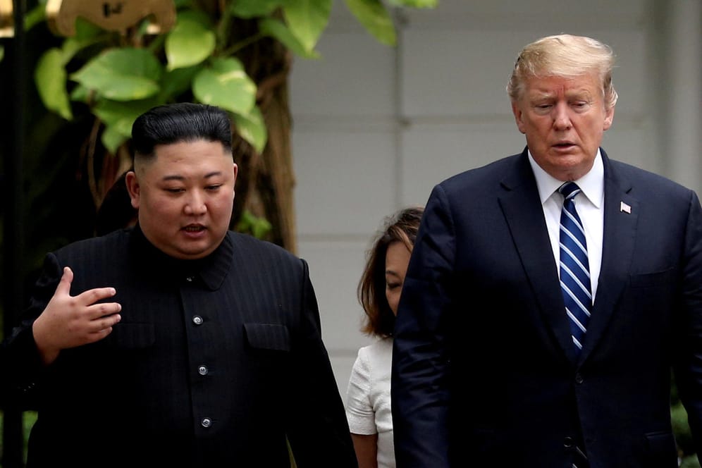 Donald Trump mit Kim Jong Un im Februar in Vietnam: Der US-Präsident schlägt dem nordkoreanischen Machthaber nun ein Spontan-Treffen vor.