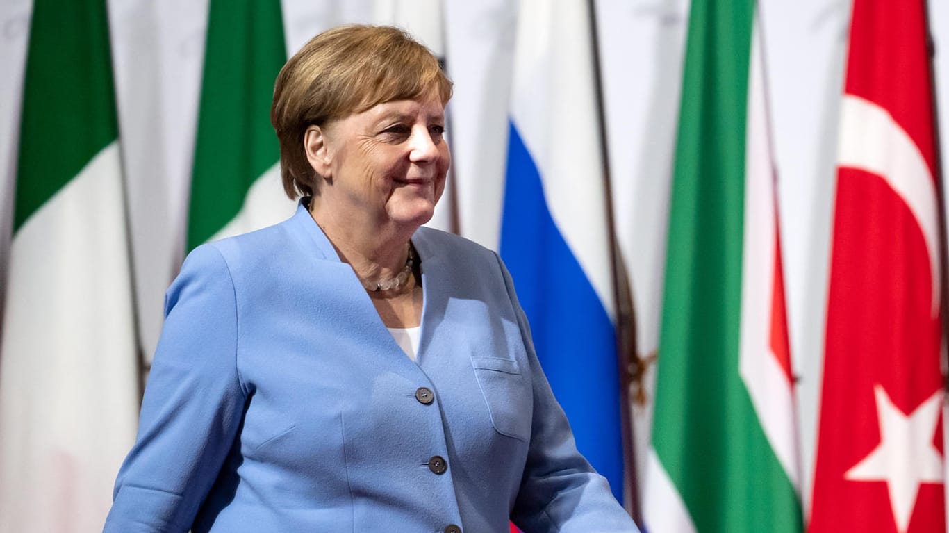 Bundeskanzlerin Angela Merkel auf dem G20-Gipfel: Merkel erklärt, nach zwei heftigen Zitteranfällen, das es ihr gut gehe.