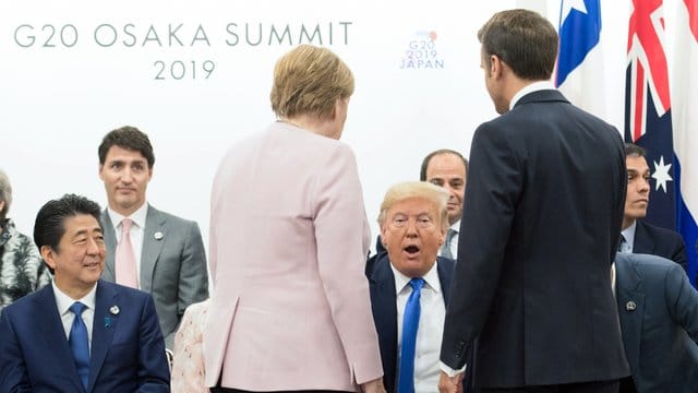 Bundeskanzlerin Merkel und Frankreichs Präsident Macron im Gespräch mit US-Präsident Donald Trump. Bundeskanzlerin Merkel und Frankreichs Präsident Macron im Gespräch mit US-Präsident Donald Trump.