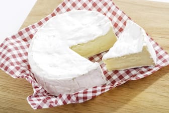 Weichkäse: Mit Listerien belasteter Käse wurde in ganz Deutschland verkauft. (Symbolbild)