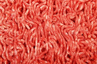 Frisches Hackfleisch: Kaufland hat verunreinigtes Fleisch aus den regalen genommen. (Symbolbild)