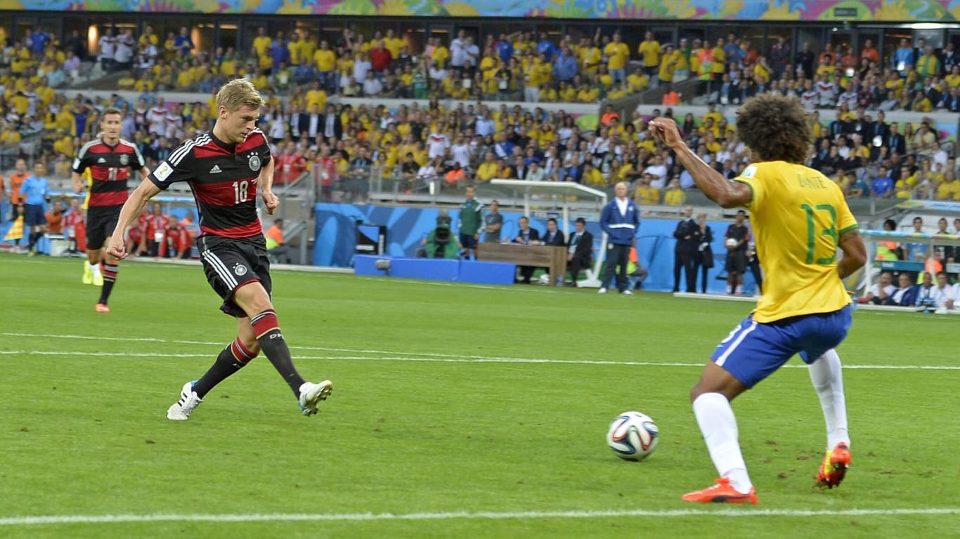 Für die deutsche Nationalmannschaft absolvierte Toni Kroos bisher 92 Spiele. Dabei erzielte er 14 Tore. Unvergessen: seine beiden Treffer beim 7:1 im WM-Halbfinale 2014 gegen Brasilien.