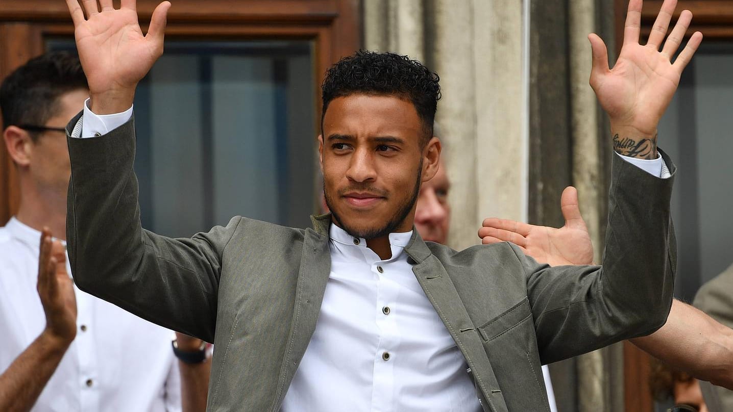 Corentin Tolisso: Der Bayern-Star provoziert mit einem Gold-Steak.