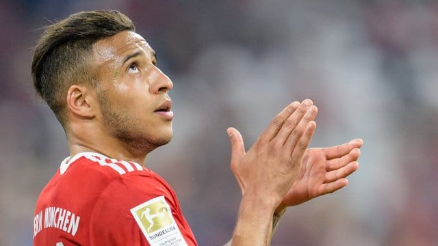 Corentin Tolisso hat anscheinend Geschmack an einem Gold-Steak gefunden. Corentin Tolisso hat anscheinend Geschmack an einem Gold-Steak gefunden.