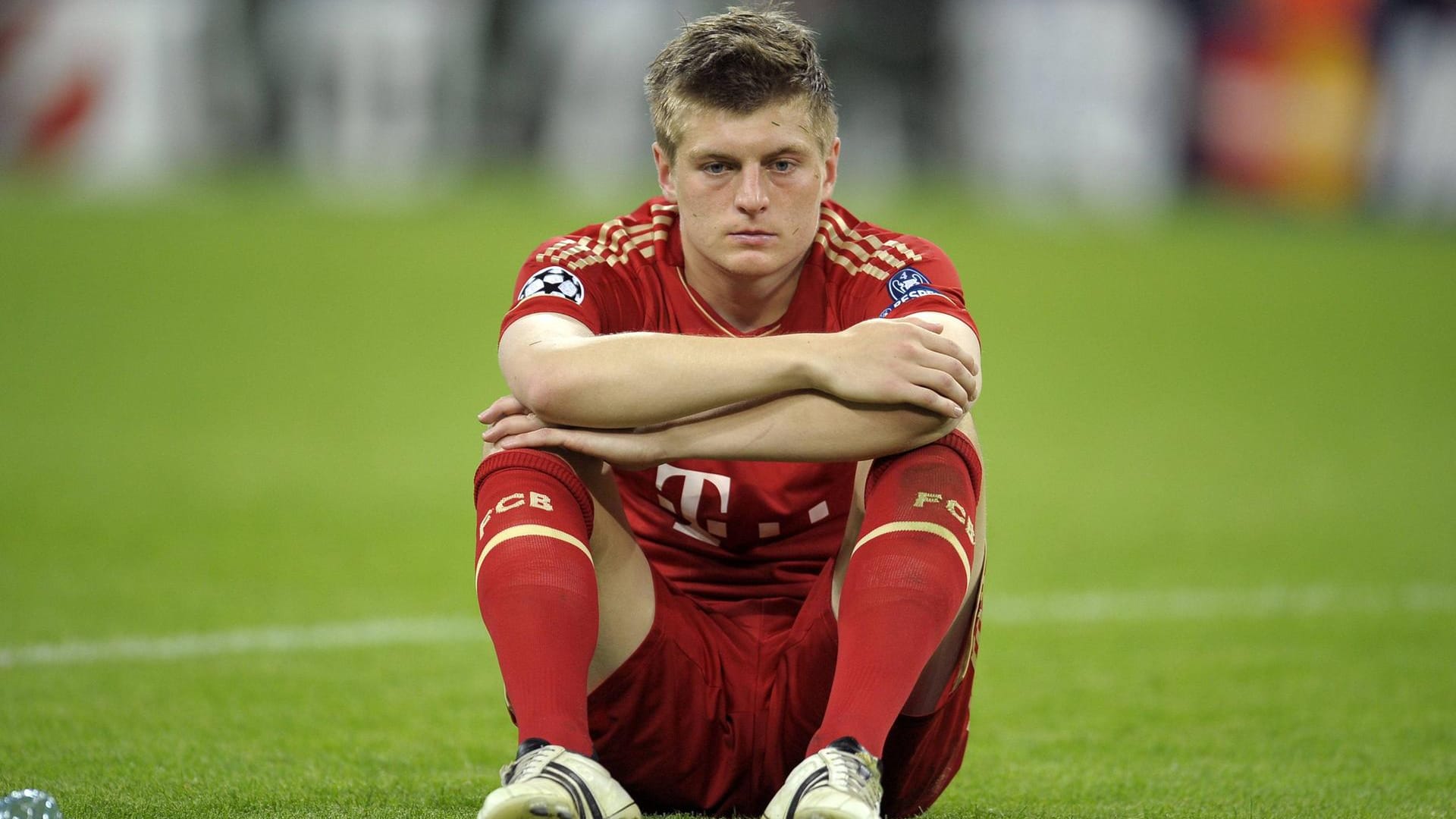 Am Boden: Toni Kroos nach dem Elfmeterschießen 2012 gegen den FC Chelsea.