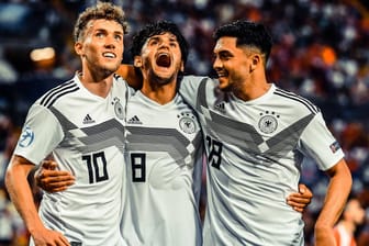 Die U21-Talente Waldschmidt (v.l.), Dahoud und Amiri jubeln: Nur noch ein Sieg trennt sie vom EM-Titel.