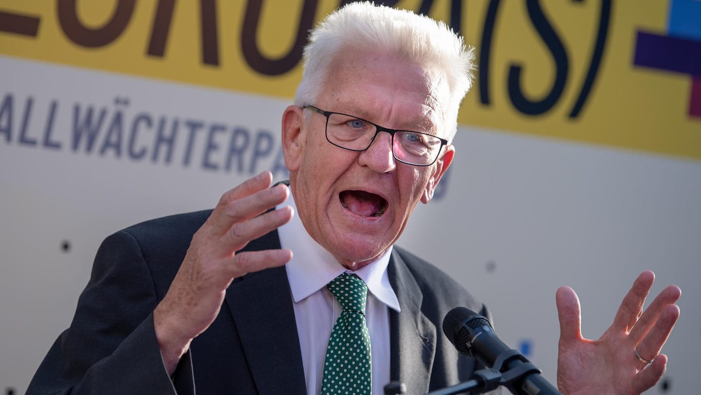 Winfried Kretschmann, grüner Ministerpräsident von Baden-Württemberg: Er versichert, dass es mit einer von seiner Partei geführten Bundesregierung keinen radikalen Politikwechsel geben würde.