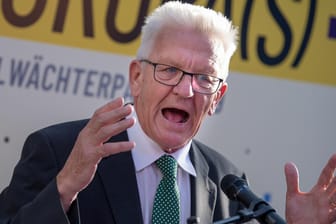 Winfried Kretschmann, grüner Ministerpräsident von Baden-Württemberg: Er versichert, dass es mit einer von seiner Partei geführten Bundesregierung keinen radikalen Politikwechsel geben würde.