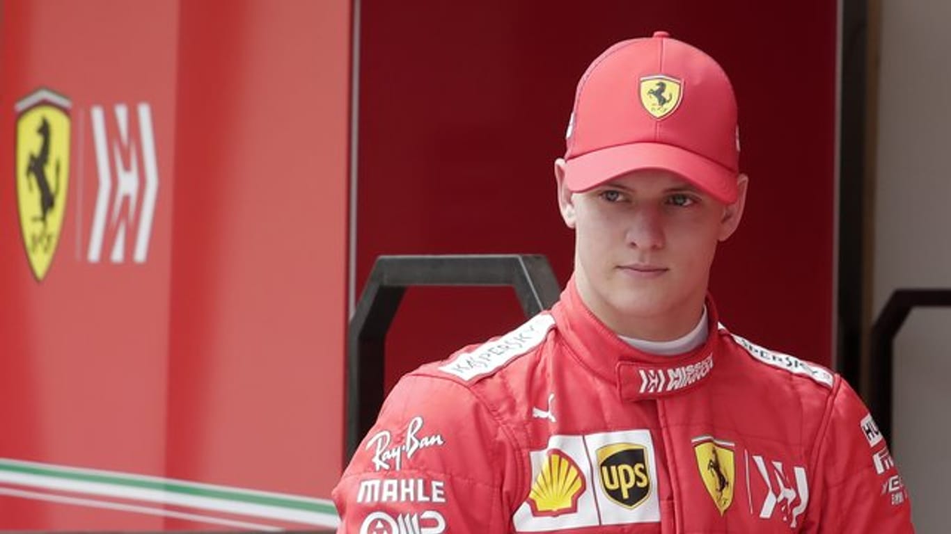 Mick Schumacher wird auf dem Hockenheimring in einen Ferrari seines Vaters steigen.
