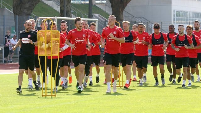 Vor 300 Fans startaet Fortuna Düsseldorf mit der Saisonvorbereitung. Vor 300 Fans startaet Fortuna Düsseldorf mit der Saisonvorbereitung.