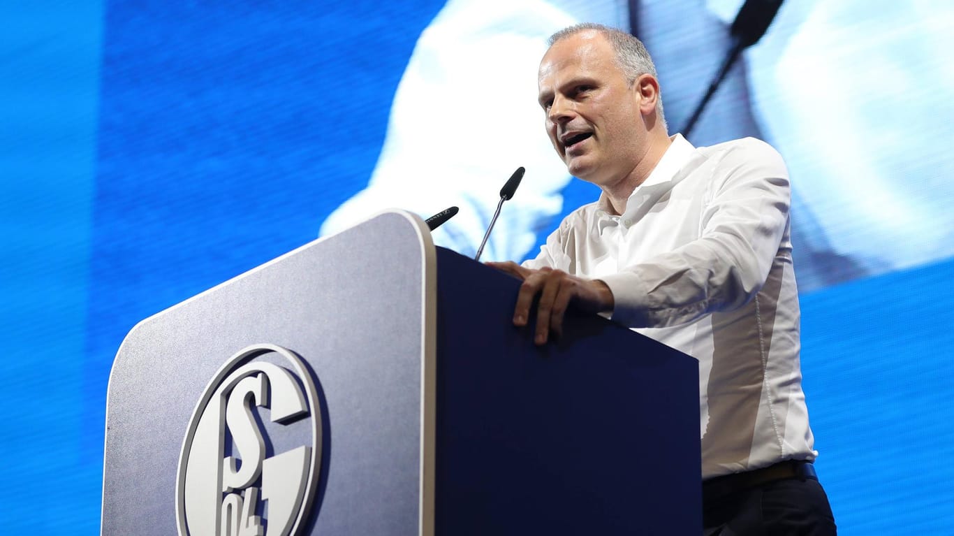 Jochen Schneider: Schalkes neuer Sportvorstand verkündete die beiden wichtigen Personalentscheidungen auf der Mitgliederversammlung.