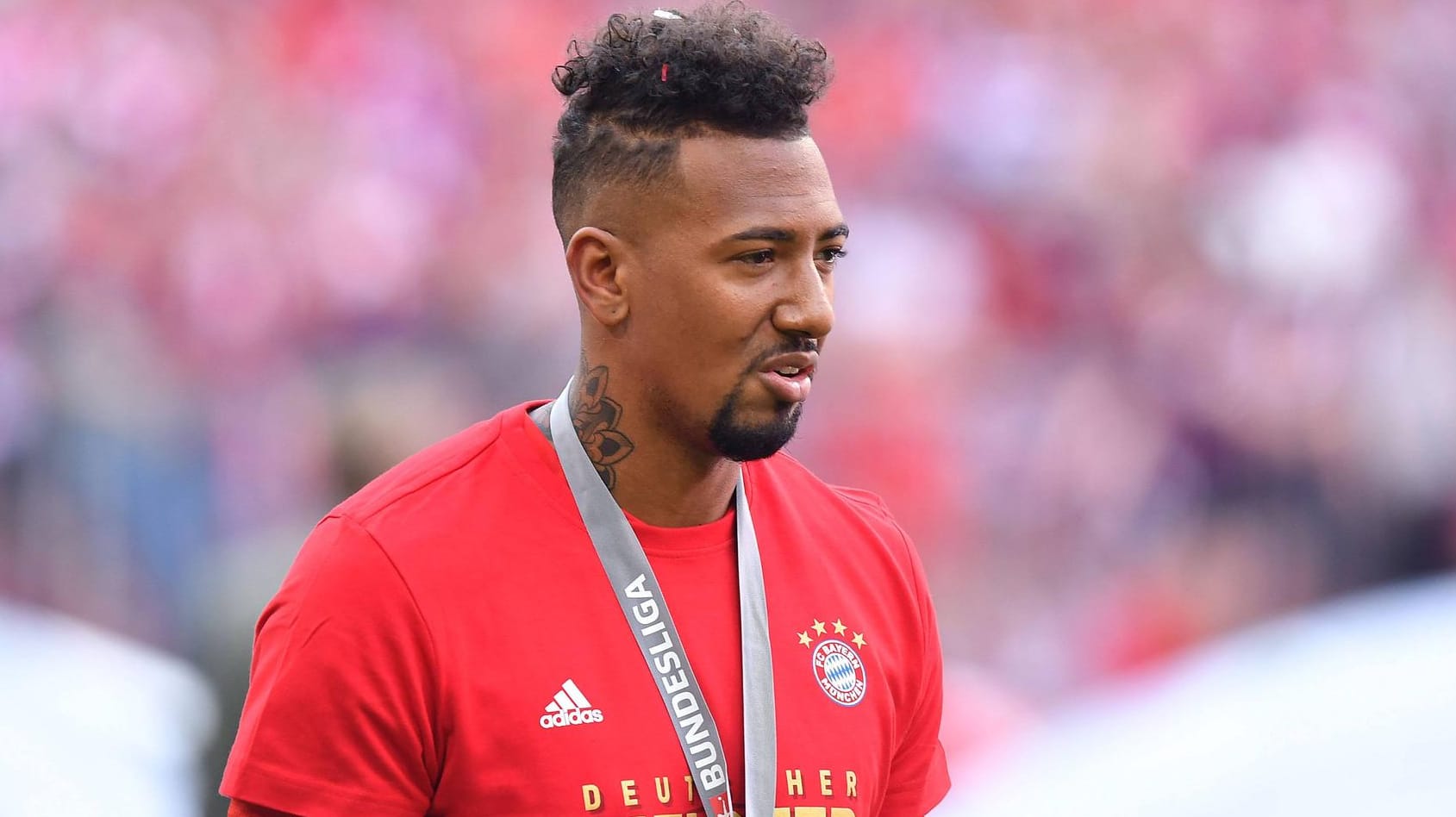 Jérôme Boateng: Der Bayern-Star zeigt seinen neuen Look.