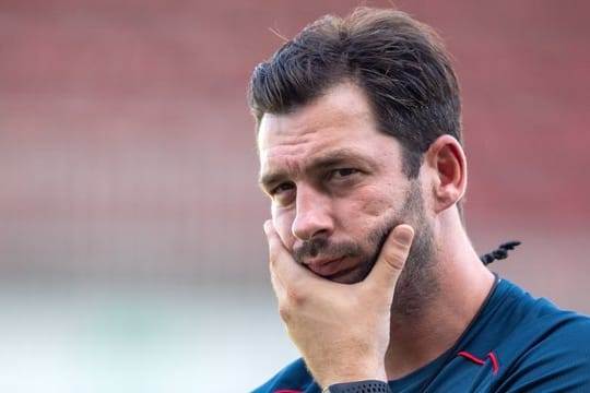 Trainer Sandro Schwarz begrüßte nur 14 Feldspieler und drei Torhüter zum Trainingsauftakt.
