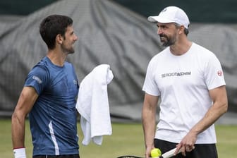 Titelverteidiger Novak Djokovic setzt in Wimbledon auch auf die Unterstützung von Goran Ivanisevic.