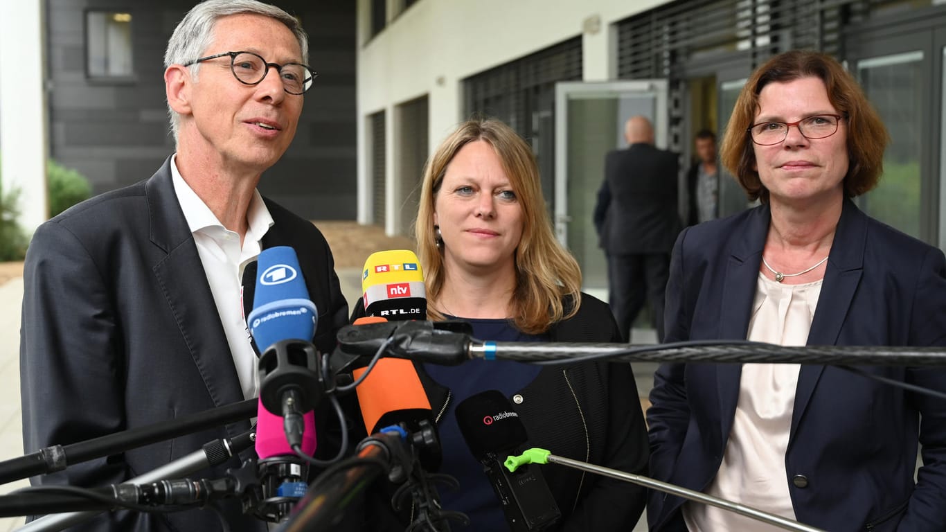 Bremen: Maike Schaefer (mitte), Grünen-Fraktionsvorsitzende in der Bremischen Bürgerschaft, Bürgermeister Carsten Sieling (SPD) und Kristina Vogt, Linken-Fraktionsvorsitzende.