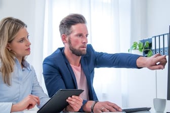 Wer Arbeit an Kollegen oder Mitarbeiter abgibt, sollte mit kleinen Aufgaben anfangen.