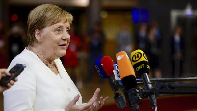 Noch kein Ergebnis: Bundeskanzlerin Angela Merkel spricht beim EU-Gipfel mit Journalisten. Noch kein Ergebnis: Bundeskanzlerin Angela Merkel spricht beim EU-Gipfel mit Journalisten.
