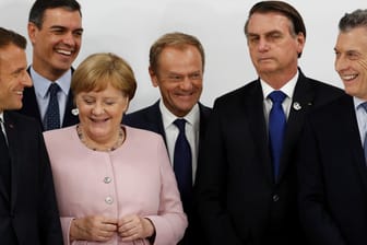 Frankreichs Macron, Spaniens Sanchez, Deutschlands Merkel, EU-Ratspräsident Tusk, Brasiliens Bolsonaro, Argentiniens Macri am Rande des G20-Gipfels in Osaka.