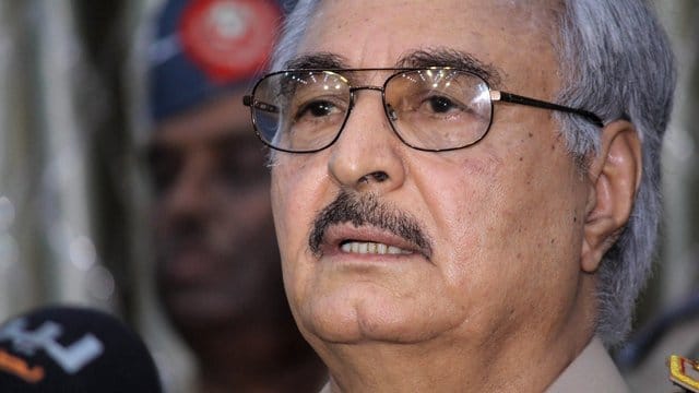 Der lybische General Chalifa Haftar führt die selbst ernannte Libysche Nationalarmee. Der lybische General Chalifa Haftar führt die selbst ernannte Libysche Nationalarmee.