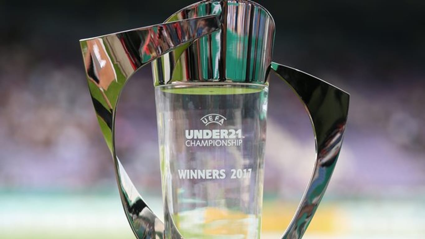 Der Pokal des Europameisters der U21-Fußball-Nationalmannschaften.