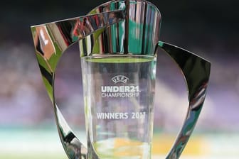 Der Pokal des Europameisters der U21-Fußball-Nationalmannschaften.
