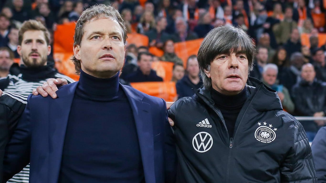 Jogi Löw mit Marcus Sorg (l.): Der Bundestrainer traut seinem Assistenten auch die Chefrolle zu.