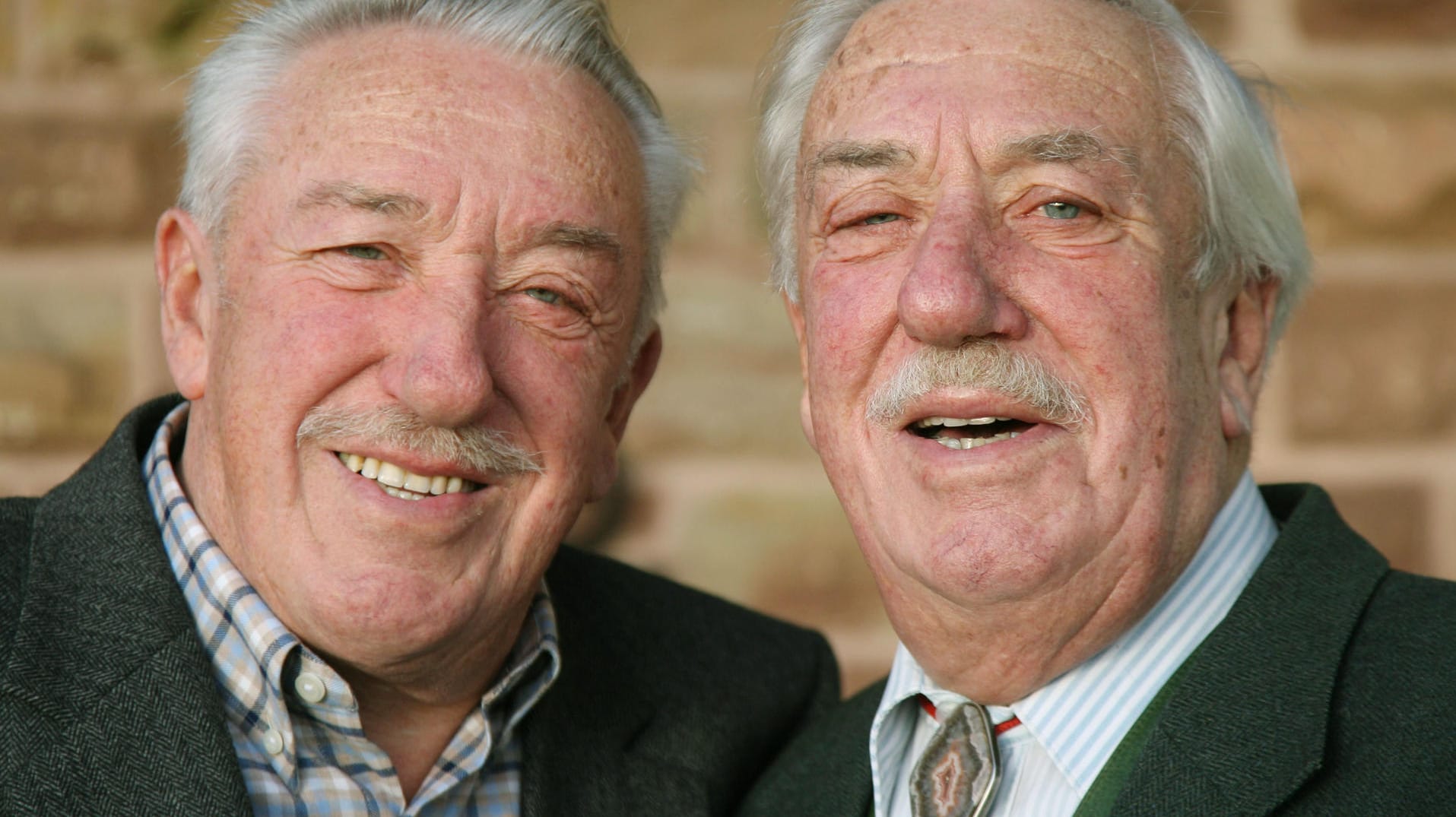 Oskar (l.) und Heinrich Kröher (r.): Die Zwillinge machten als Duo Hein & Oss gemeinsam Musik.