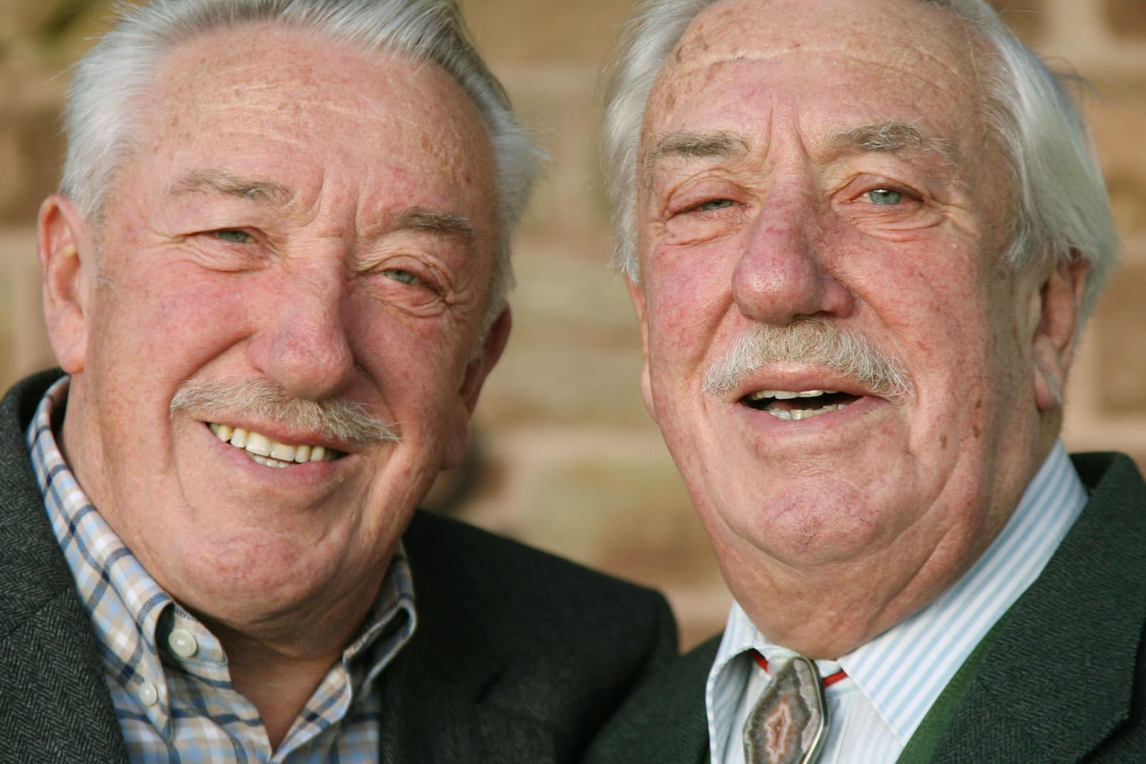 Oskar (l.) und Heinrich Kröher (r.): Die Zwillinge machten als Duo Hein & Oss gemeinsam Musik.