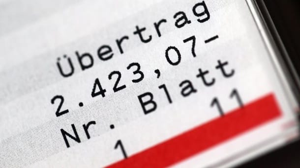 Kontoauszug: Wenn das Konto dauerhaft ins Minus rutscht, sollten sich Betroffene Hilfe holen.