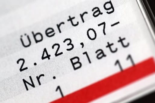 Kontoauszug: Wenn das Konto dauerhaft ins Minus rutscht, sollten sich Betroffene Hilfe holen.