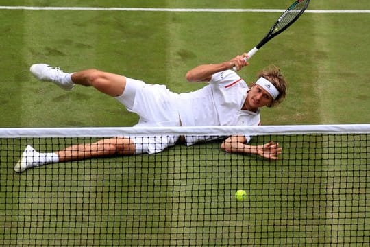 Alexander Zverev musste sich dem Qualifikanten Jiri Vesely geschlagen geben.