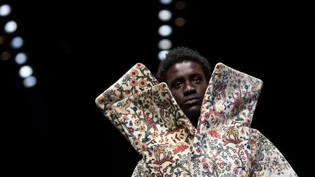 Hoch aufgeschlossen: Entwurf des Designers Christoph Rumpf auf der Fashion Week. Hoch aufgeschlossen: Entwurf des Designers Christoph Rumpf auf der Fashion Week.