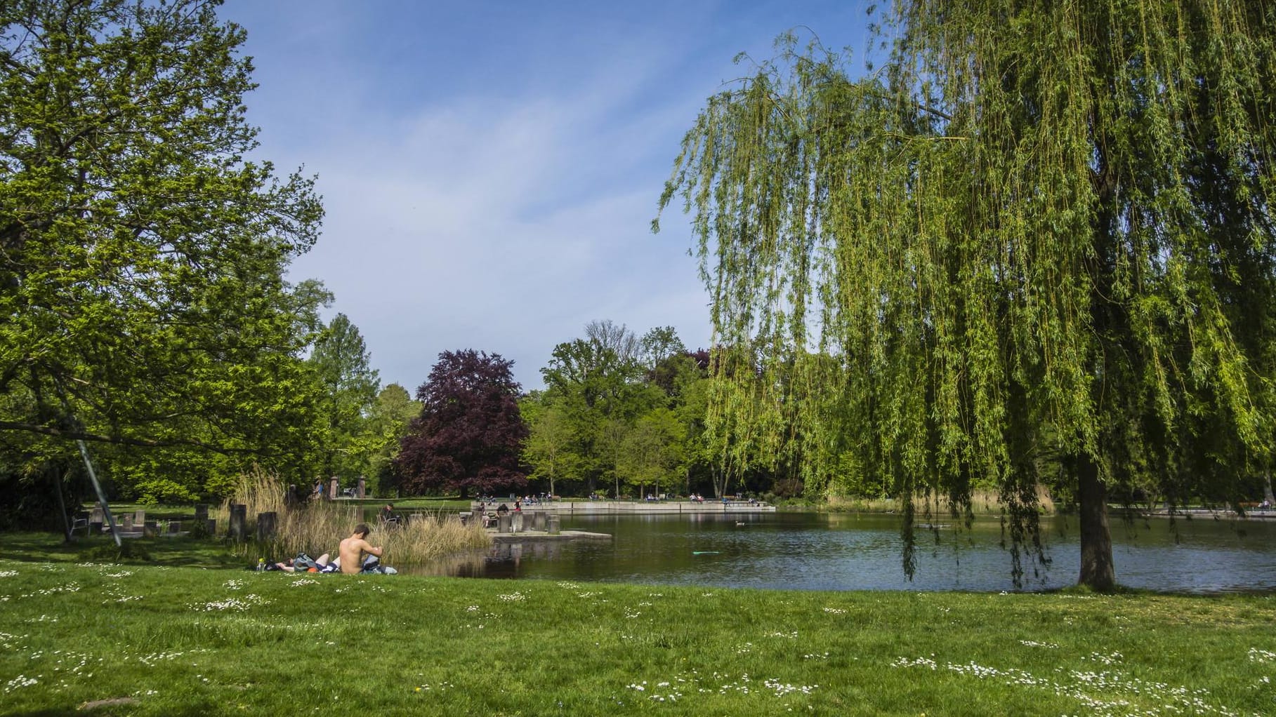 See in Karlsruhe: Ein nackter Schwimmer hat bei anderen Badegästen für Aufsehen gesorgt – der Streit eskalierte.(Symbolbild)