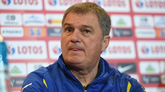 Wurde zum neuen Fußball-Nationaltrainer von Serbien ernannt. Wurde zum neuen Fußball-Nationaltrainer von Serbien ernannt.