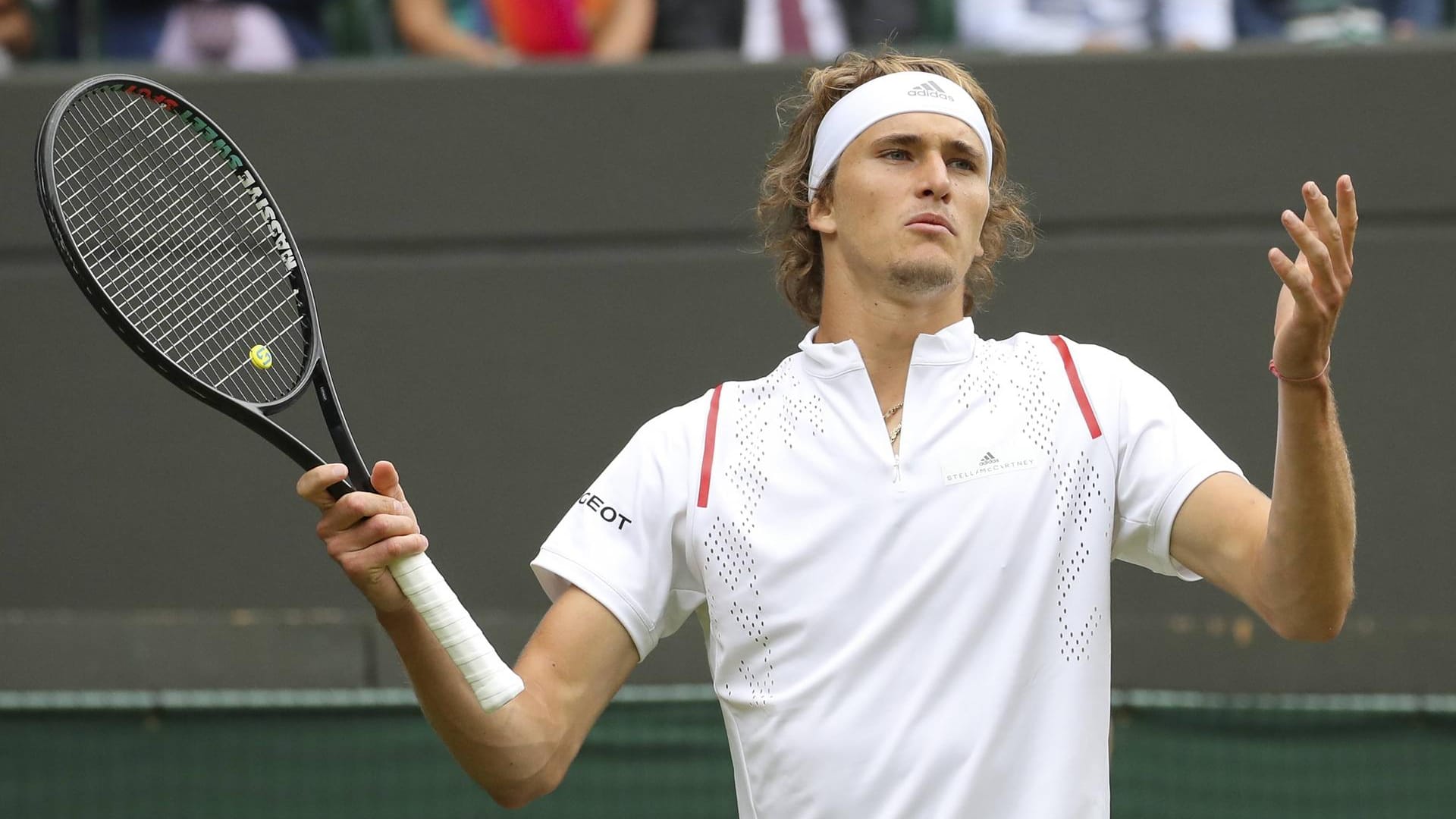 Alexander Zverev ist nach der Niederlage in der ersten Runde frustriert.