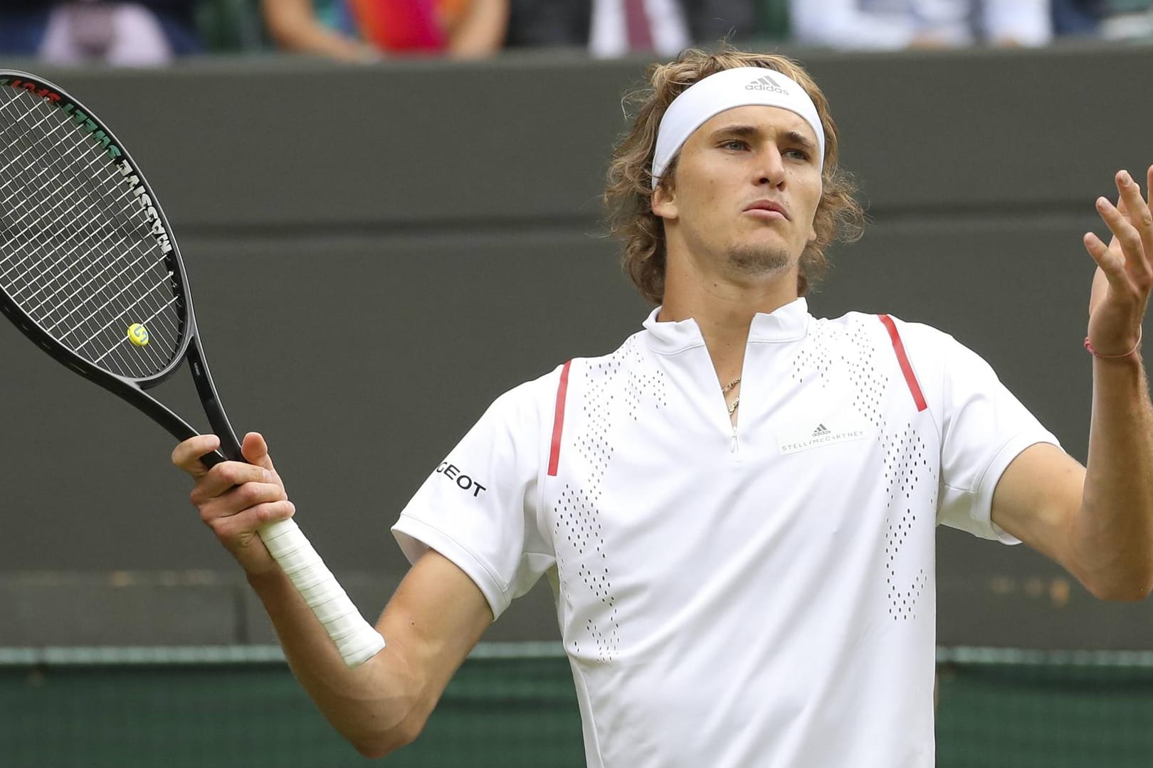 Alexander Zverev ist nach der Niederlage in der ersten Runde frustriert.