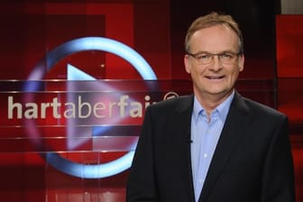 "Hart aber fair"-Moderator: Frank Plasberg hat für die Sendung am Montagabend den rheinland-pfälzischen AfD-Vorsitzenden Uwe Junge eingeladen. Auf Kritik antwortete die ARD mit einem Tweet, der eine neue Debatte auslöste.