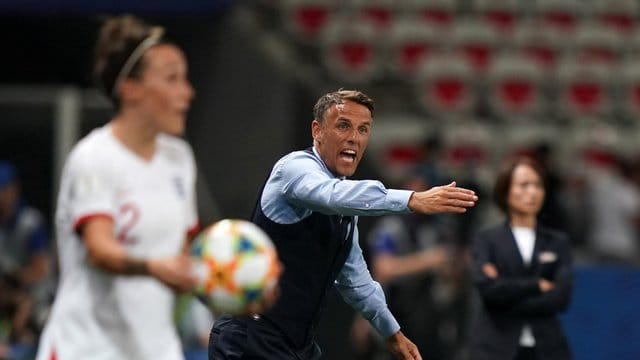 Trainer Phil Neville will mit den englischen Fußball-Frauen ins WM-Finale. Trainer Phil Neville will mit den englischen Fußball-Frauen ins WM-Finale.
